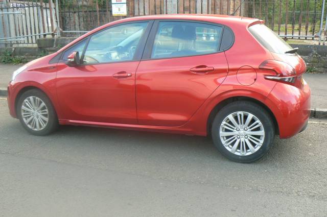 2018 Peugeot 208 1.2 PureTech 82 Signature 5dr [Start Stop]